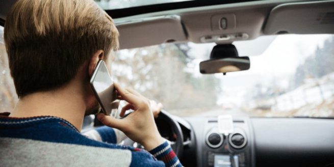 La alerta sobre peligros de usar el celular al volante