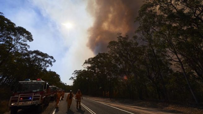 Australia evacúa partes de la capital por nuevos focos de incendios