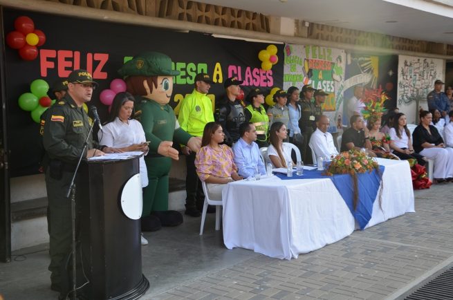Policía garantiza seguridad en los entornos educativos del Cesar