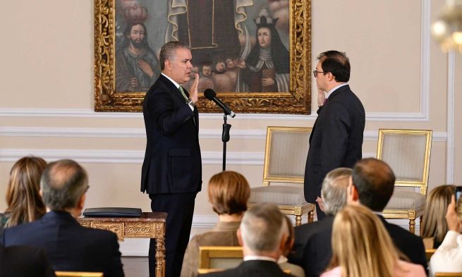 Destapar “ollas” de la corrupción, pide el Presidente al nuevo Fiscal