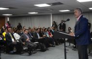 Presidente propone despolitizar la selección de los gerentes de hospitales públicos