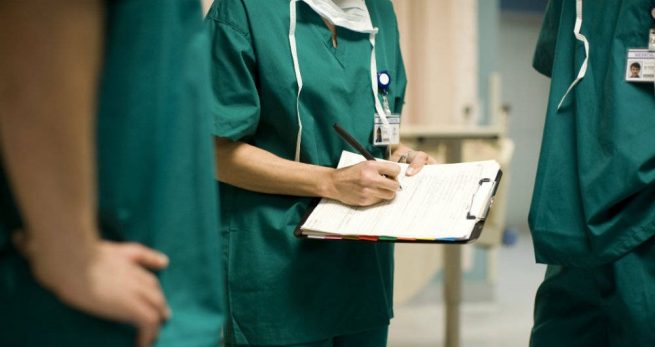 Según Contraloría, persisten malas prácticas en transacciones y administración del sistema de salud