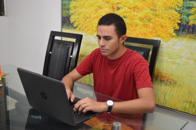 En la UPC, se iniciaroEn la UPC, se iniciaron clases virtualesn clases virtuales