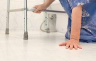 Cómo prevenir las caídas en personas mayores