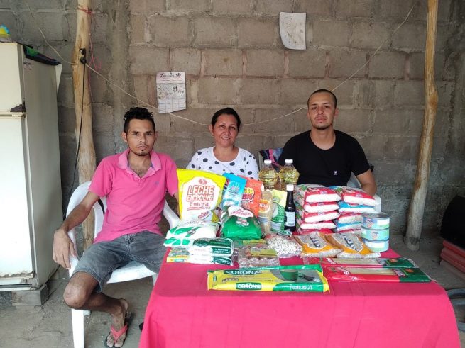 Familias restituidas en el Cesar, recibieron mercados por parte de la URT