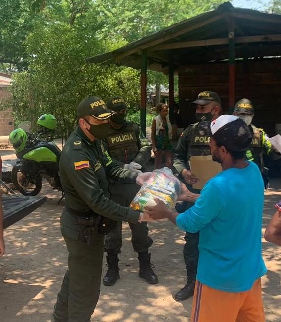 Un Policía, un amigo que llega con ayudas