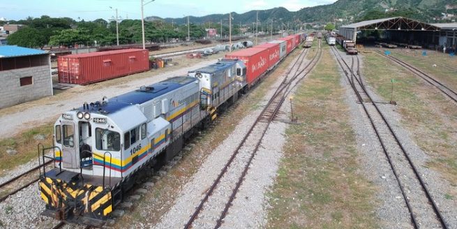 Gobierno completa 1.043 km de vía férrea con operación comercial en siete departamentos