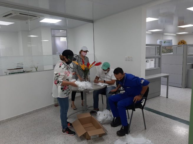 Estudiantes de bajos recursos de la UPC, recibieron tarjetas SIM