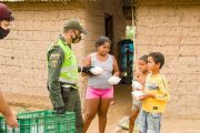 Patrullero lidera brigada de solidaridad con los más necesitados del municipio de Chiriguaná