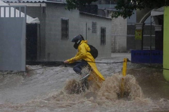 La tormenta Amanda deja 14 muertos en El Salvador