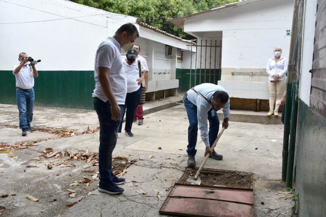 Para evitar pérdidas del fluido, Emdupar verifica conexiones de redes de los colegios