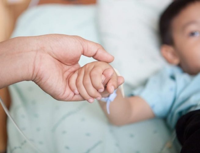 Cómo detectar y prevenir la mielitis flácida aguda que ataca a los niños