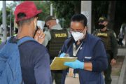 Vendedores informales y limpia vidrios en Valledupar, les socializan medidas sanitarias de autoprotección