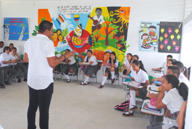 Fortalecen a 137 Escuelas Normales Superiores oficiales y privadas del país