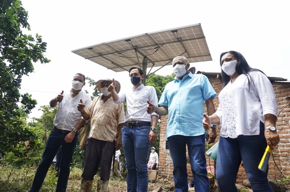 MinMinas y Gobernador de La Guajira entregaron soluciones de electrificación en Riohacha y Urumita