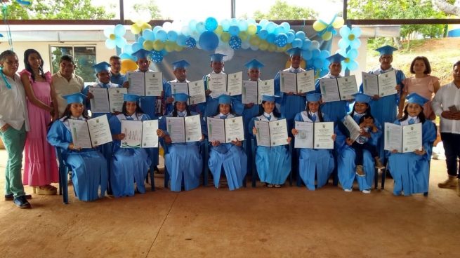 16 excombatientes de las Farc se gradúan como bachilleres en el antiguo ETCR Tierra Grata