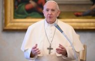 Tras informe McCarrick, el Papa promete 