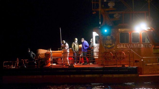 Al menos cuatro muertos en Canarias tras volcar una patera
