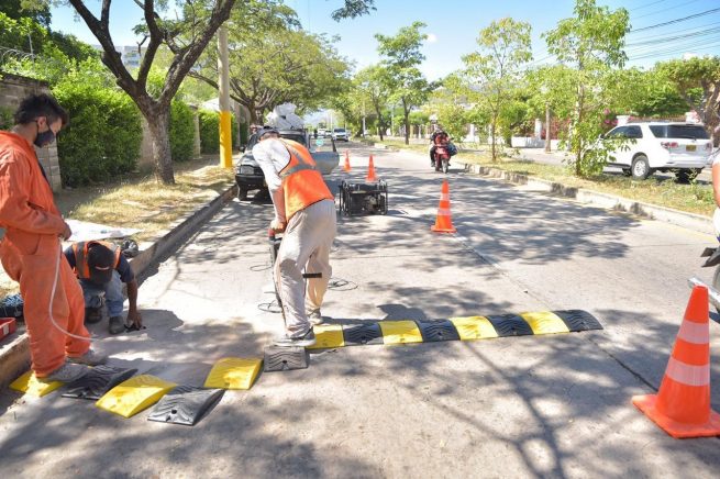 Instalan reductores de velocidad y señales verticales en la zona rural y urbana de Valledupar