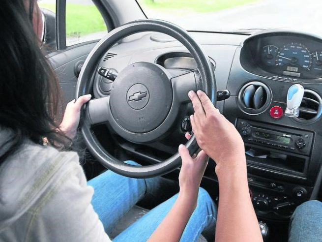 Suspende a 13 centros de enseñanza automovilística por certificar a los alumnos que no asisten a los cursos; uno en Valledupar