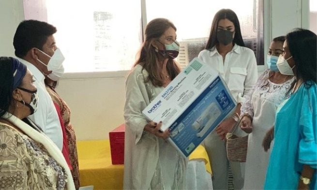 Vicepresidenta entregó máquinas industriales e insumos para cooperativa artesanal en La Guajira