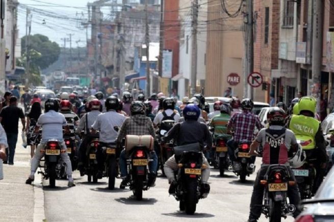 Así es la nueva resolución de uso de cascos para motos que entrará a regir el 23 de enero