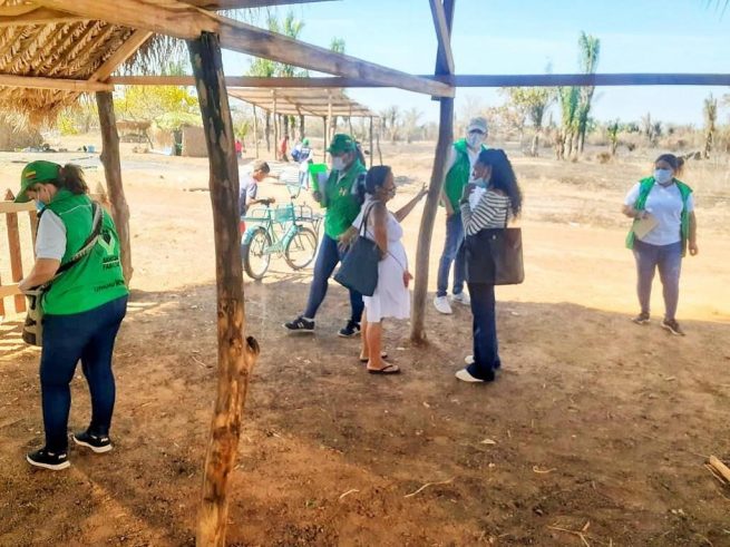 Unidades Móviles del Icbf brindan atención psicosocial a familias afectadas por incendio forestal en Cesar