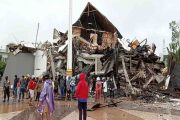 Sismo en Indonesia deja al menos 35 muertos y cientos de heridos