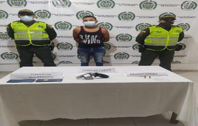 Un hombre fue capturado minutos después de hurtar dinero y teléfonos celulares
