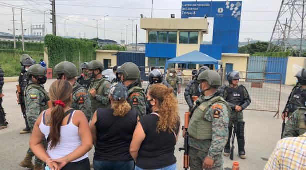 Policía confirma más de 50 muertos en amotinamientos registrados en tres cárceles del país de Ecuador