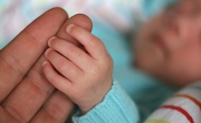 Países Bajos suspende las adopciones de niños en el extranjero por irregularidades
