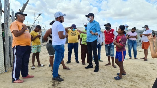 Pescadores de Manaure (La Guajira) devuelven tiburón ballena al mar