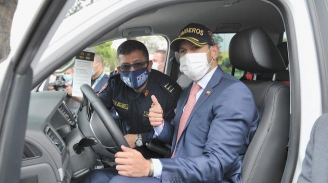 MinInterior entregó equipos por $7.000 millones a cuerpos de bomberos del país