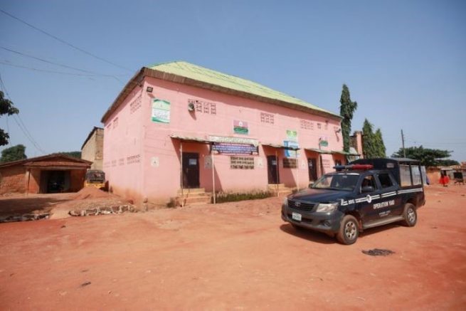 Hombres armados asaltan una escuela nigeriana y secuestran a estudiantes