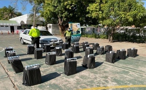Incautan 7.000 cajetillas de cigarrillo e inmovilizan un vehículo en operativo de la Polfa