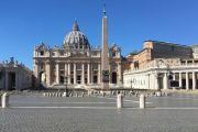 Iglesia católica no puede bendecir uniones del mismo sexo: Vaticano
