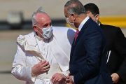 El papa aterriza en Irak en una visita histórica: 