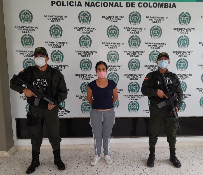 Capturada por exigir dinero para regresar un vehículo hurtado