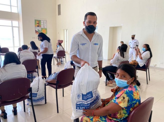 Entrega de donaciones a 500 mujeres cabeza de familia en La Guajira
