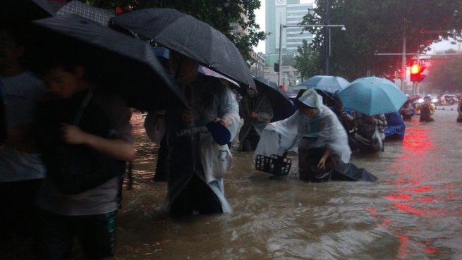 Al menos 12 muertos por las inundaciones en China y miles de desplazados