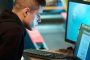 Cómo prevenir que se dañe la vista frente a la computadora