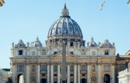 El Vaticano sienta en el banquillo a un cardenal acusado de corrupción por primera vez en la historia