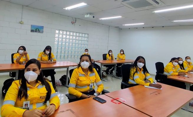 25 mujeres guajiras capacitadas en la modalidad de formación dual