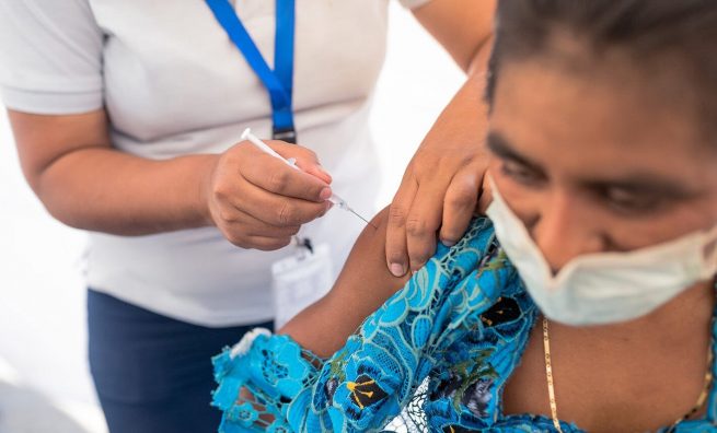 Minsalud acompaña a 18 territorios para mejorar velocidad de vacunación