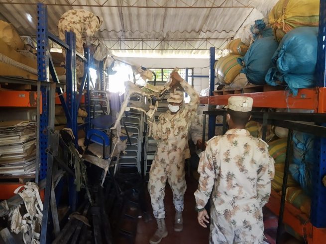 Ejército entregó pupitres, mesas y kits escolares para niños y adolescentes de Instituciones Etnoeducativas en La Guajira