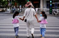 En China buscan castigar a padres por mal comportamiento de sus hijos