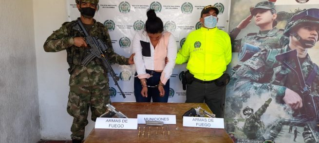 Capturada mujer con una pistola, un revolver y 15 cartuchos