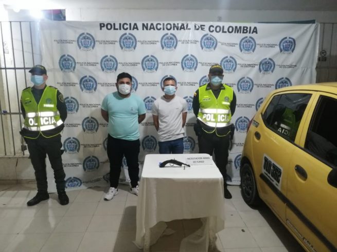 Capturados cuando se movilizaban con arma de fuego en un taxi en Valledupar
