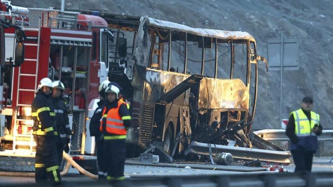 Mueren 45 personas en Bulgaria tras estrellarse un autobús en llamas