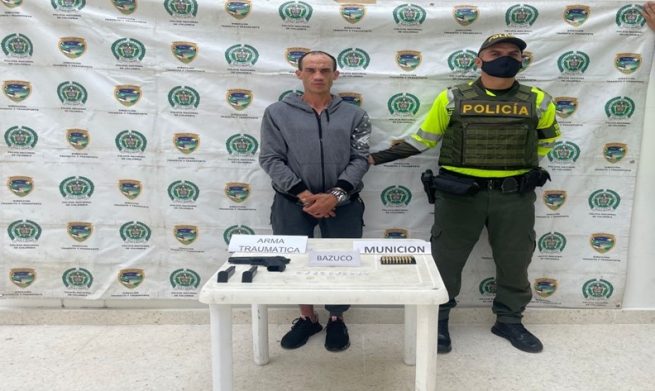 Capturado por los delitos de porte ilegal de armas de fuego y fabricación o porte de estupefacientes